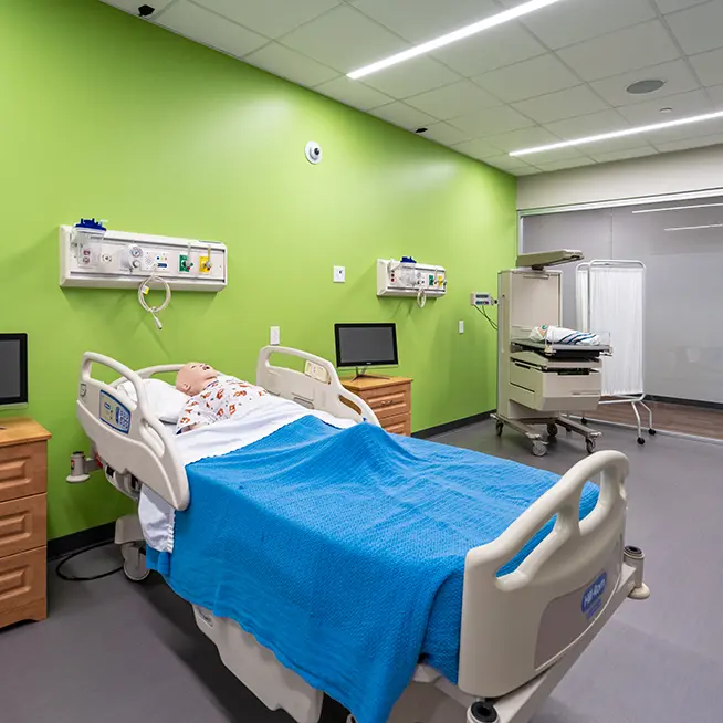 Medical mannequins in hospital beds in the Galen simulation lab.