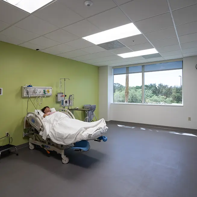 Mannequin in a hospital bed in the Galen simulation lab
